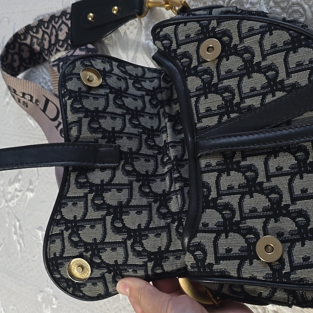 Purse - Picture 2 of 9
